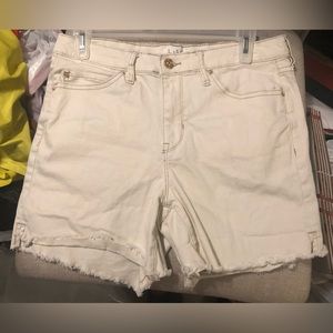 Nicole Miller Soho High rise Women’s white denim shorts Size 8…Preowned